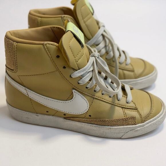 Nike Blazer Mid ’77 Leather High-Top Sneakers Beige White Women’s Size 6 - Picture 2 of 5
